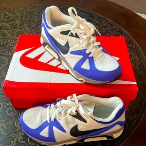 Big Girls Nike Sneakers size 7